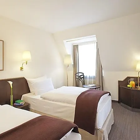Elaya Noerdlingen, Trademark By Wyndham 호텔 4*